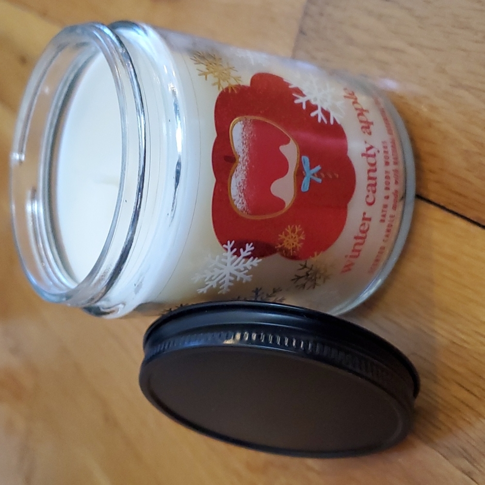 NWOT! Winter Candy Apple candle